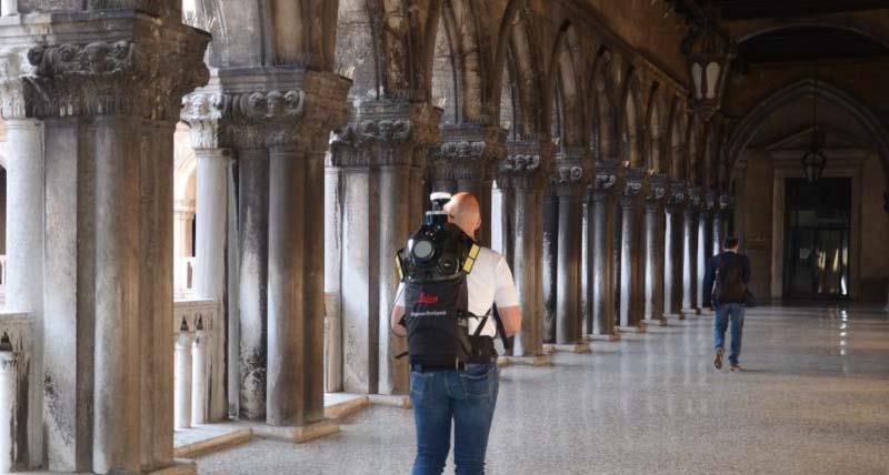 Pegasus-backpack-in-Venice-10-800x428