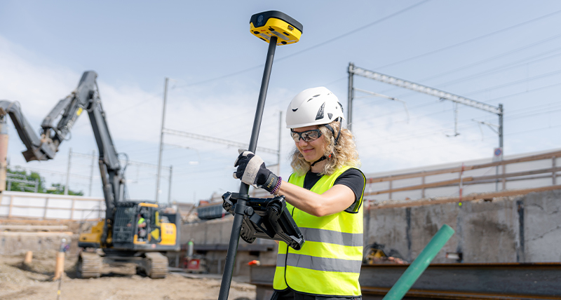 Leica-iCON-iCG11-GNSS-smart-antenna-stakeout-visual-workflows-800x428px
