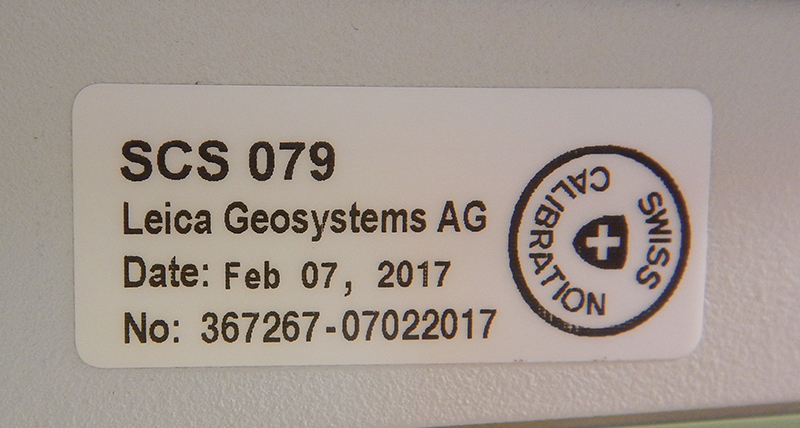 ただのステッカー?測量機器の証明書に隠された価値 | Leica Geosystems